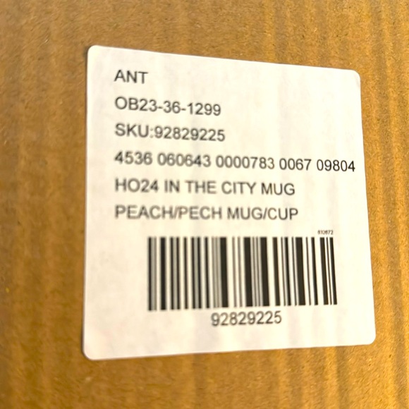 Holiday in the city mug NYC Anthropologie 2024 - Picture 3 of 13